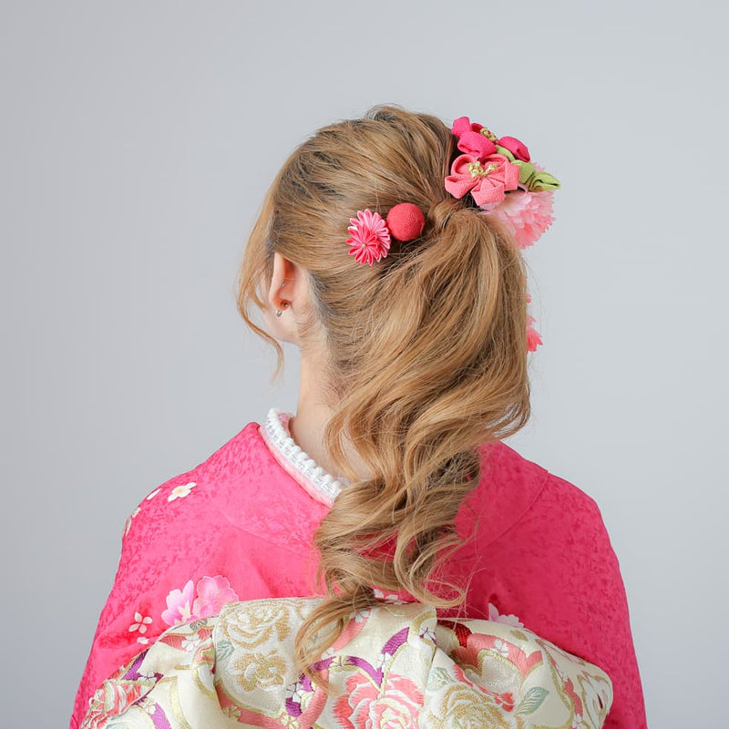 【髪飾り：ピンクの花にちりめん細工やつまみ飾りを組み合わせ】hair-68