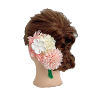 【髪飾り：ピンクベージュの花に緑のタッセルがアクセント】hair-35