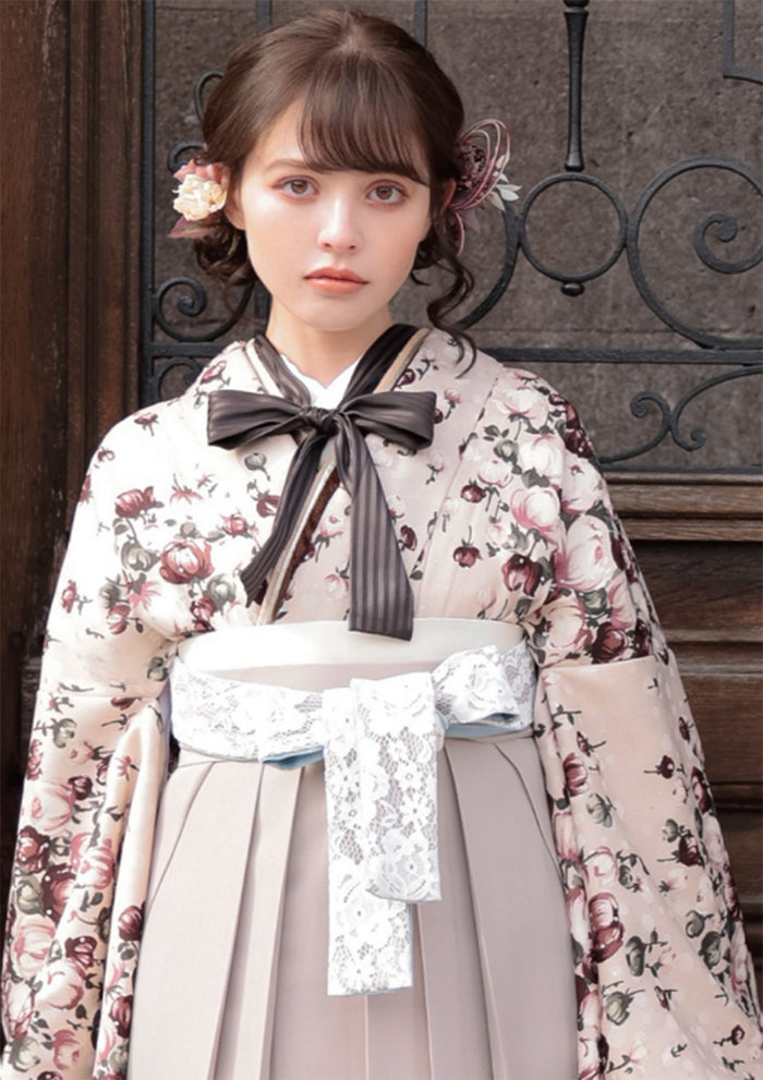 【袴ネットレンタル：ベージュやくすみカラーの花柄】ヴィンテージ感あふれる装いに/NMA-1