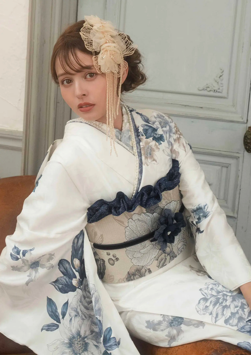 振袖ネットレンタル：儚げノスタルジー】ヨーロピアンアンティークな白