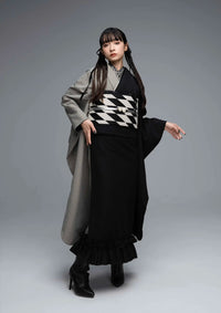 【振袖ネットレンタル：ブーツにピッタリの裾フリル】千鳥柄と無地黒のバイカラー/KH-614