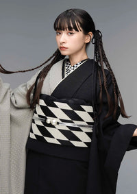 【振袖ネットレンタル：ブーツにピッタリの裾フリル】千鳥柄と無地黒のバイカラー/KH-614