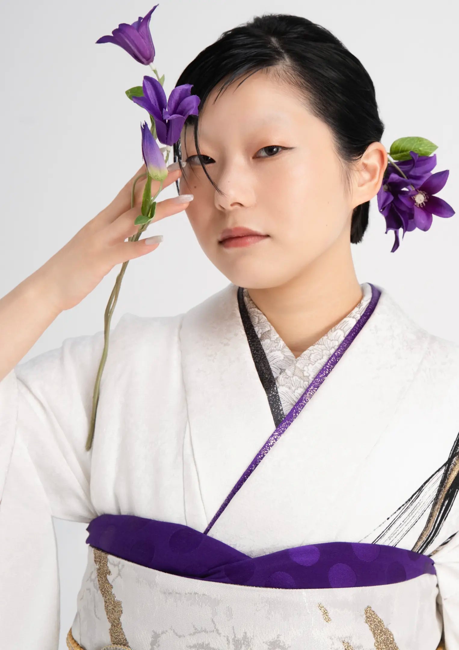 【振袖ネットレンタル：白に流れる筆致の気品】慎ましく洗練された白振袖/KH-598