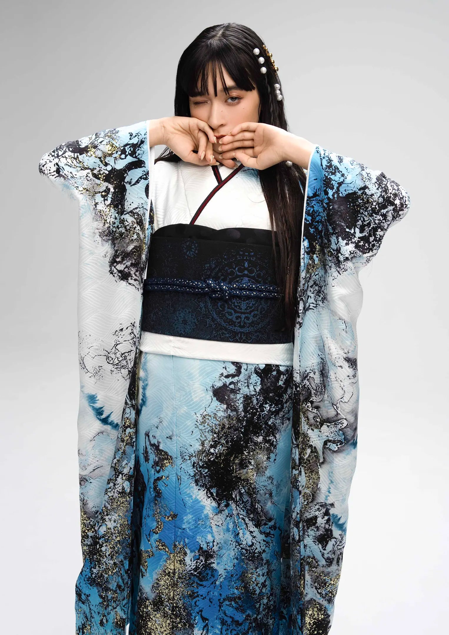 【振袖ネットレンタル：アートなモードブルー】水面アートが揺れる個性派デザイン/KH-596