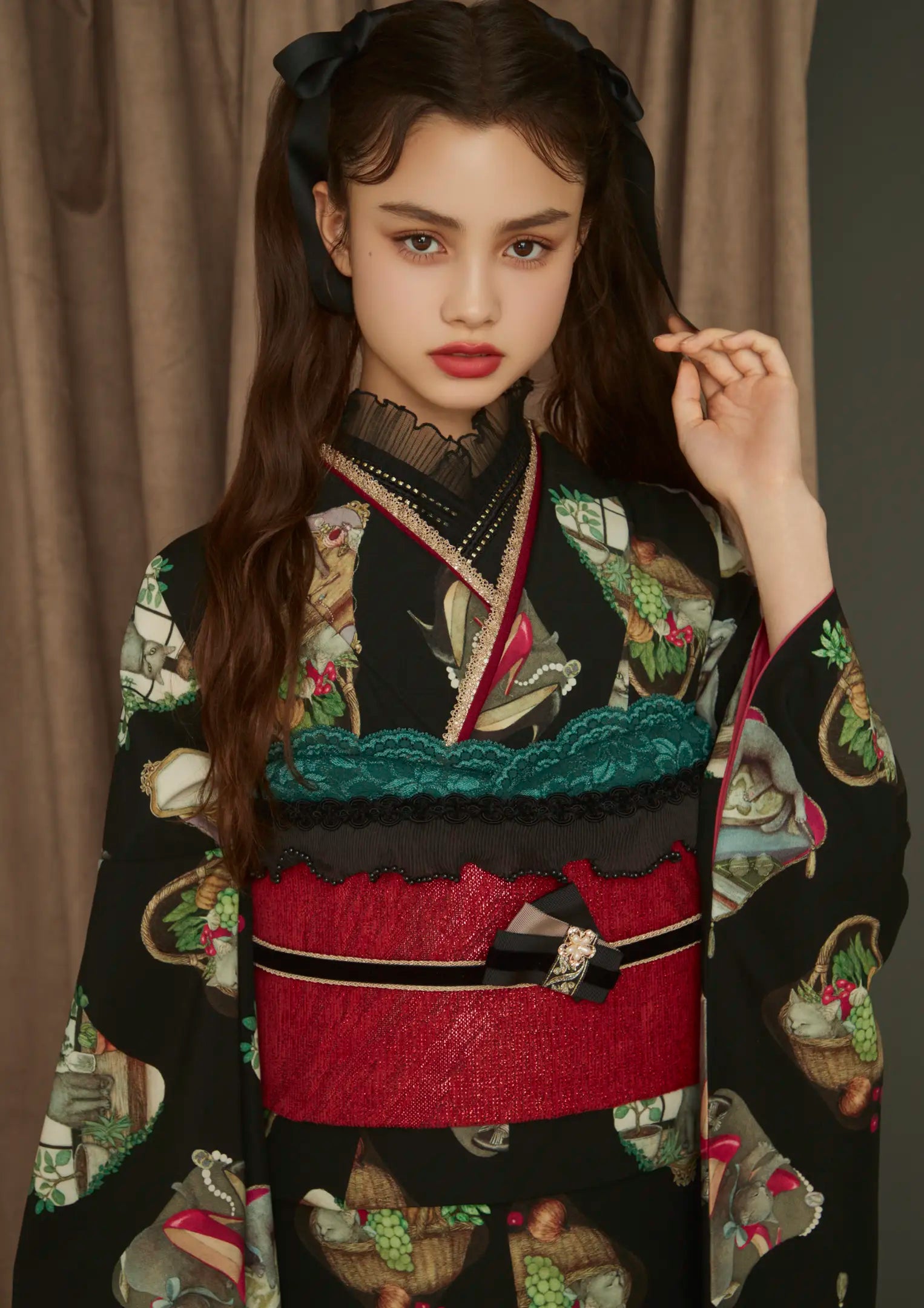 【振袖ネットレンタル：まるで西洋絵画】細やかなレースづかいで魅せるドールスタイル/FL-E102