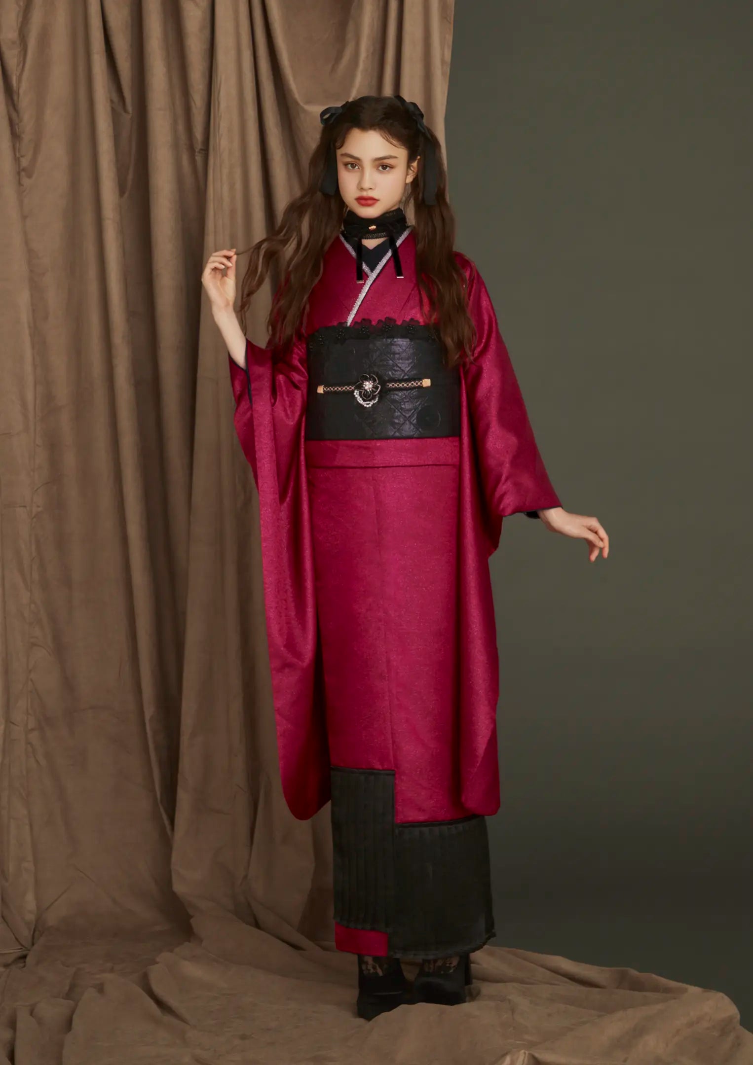 【振袖ネットレンタル：ビビッドピンクの闇かわゴシック】毒っけピンクのダークゴシックスタイル/FL-E106