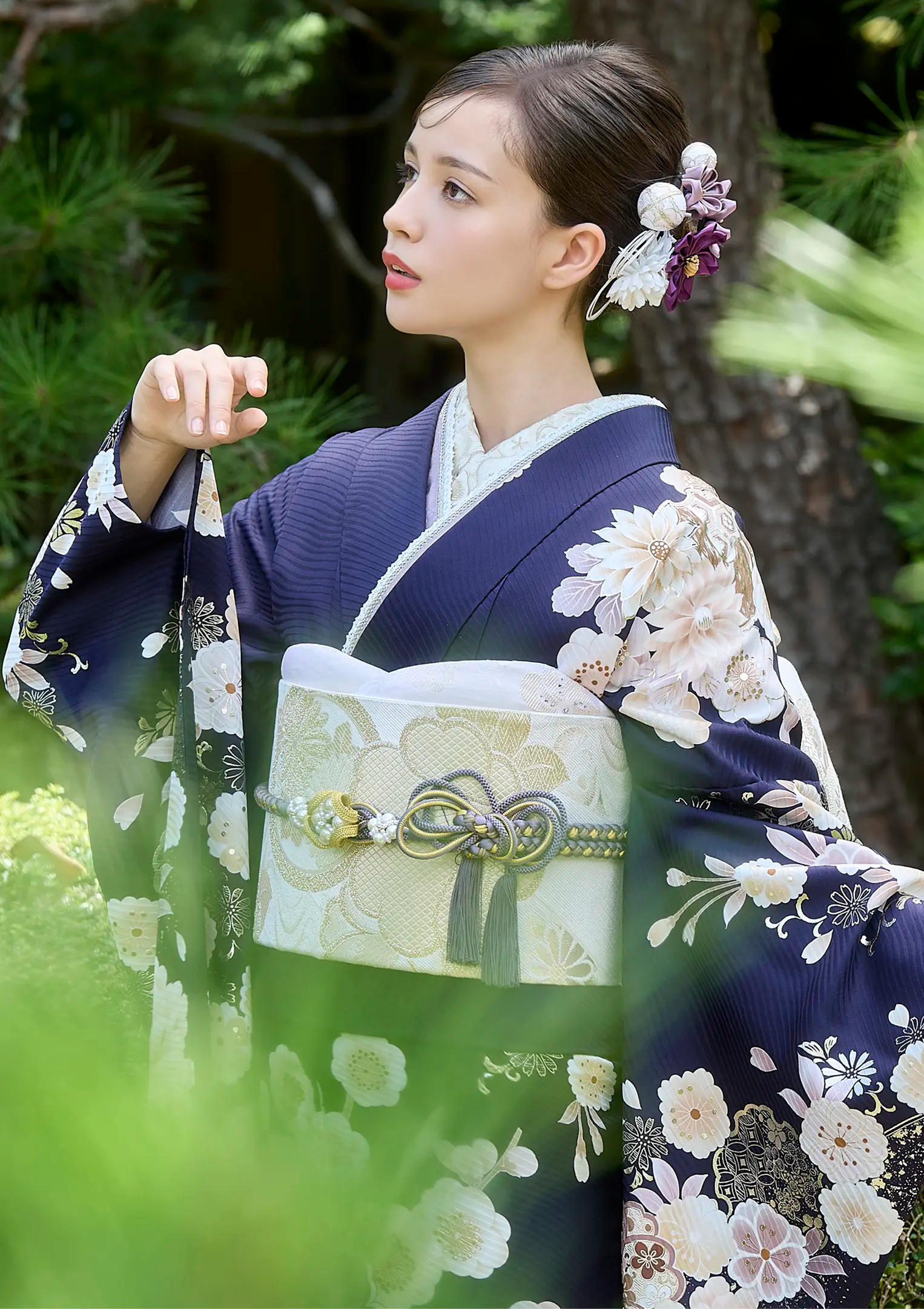 【振袖ネットレンタル：清らかな流水柄】縁起の良い花々を纏う紺/FL-E301