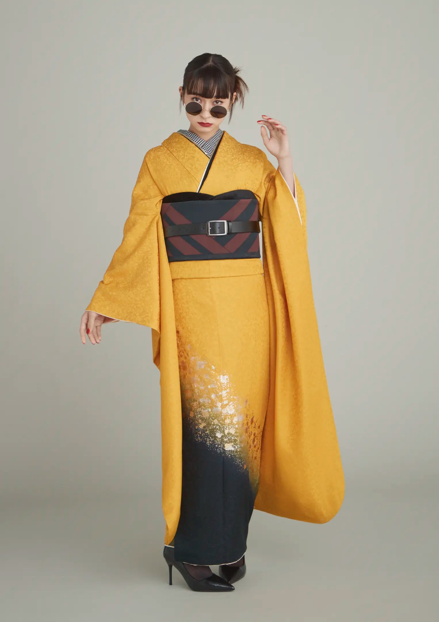 【振袖ネットレンタル：マスタード×黒の抜け感モード】大人シンプルをファッショナブルに着こなす/FL-E302