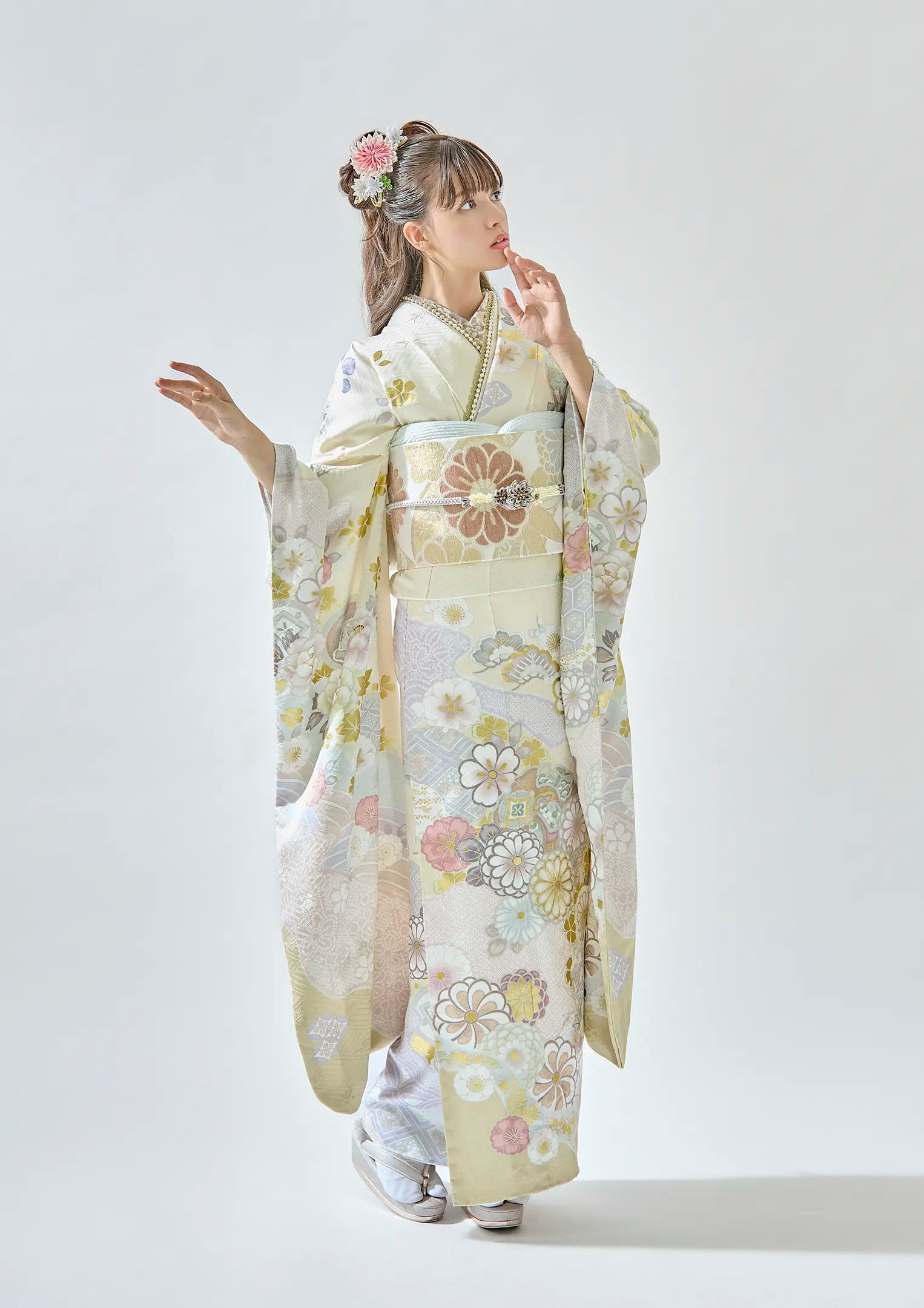 【振袖ネットレンタル：淑やかな存在感を】上品なクリームカラー/FL-E304