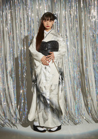 【振袖ネットレンタル：白黒でしなやかにかっこよく】モノトーンのフラワーが大人っぽい/FL-E306