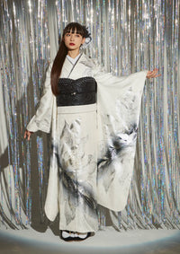 【振袖ネットレンタル：白黒でしなやかにかっこよく】モノトーンのフラワーが大人っぽい/FL-E306