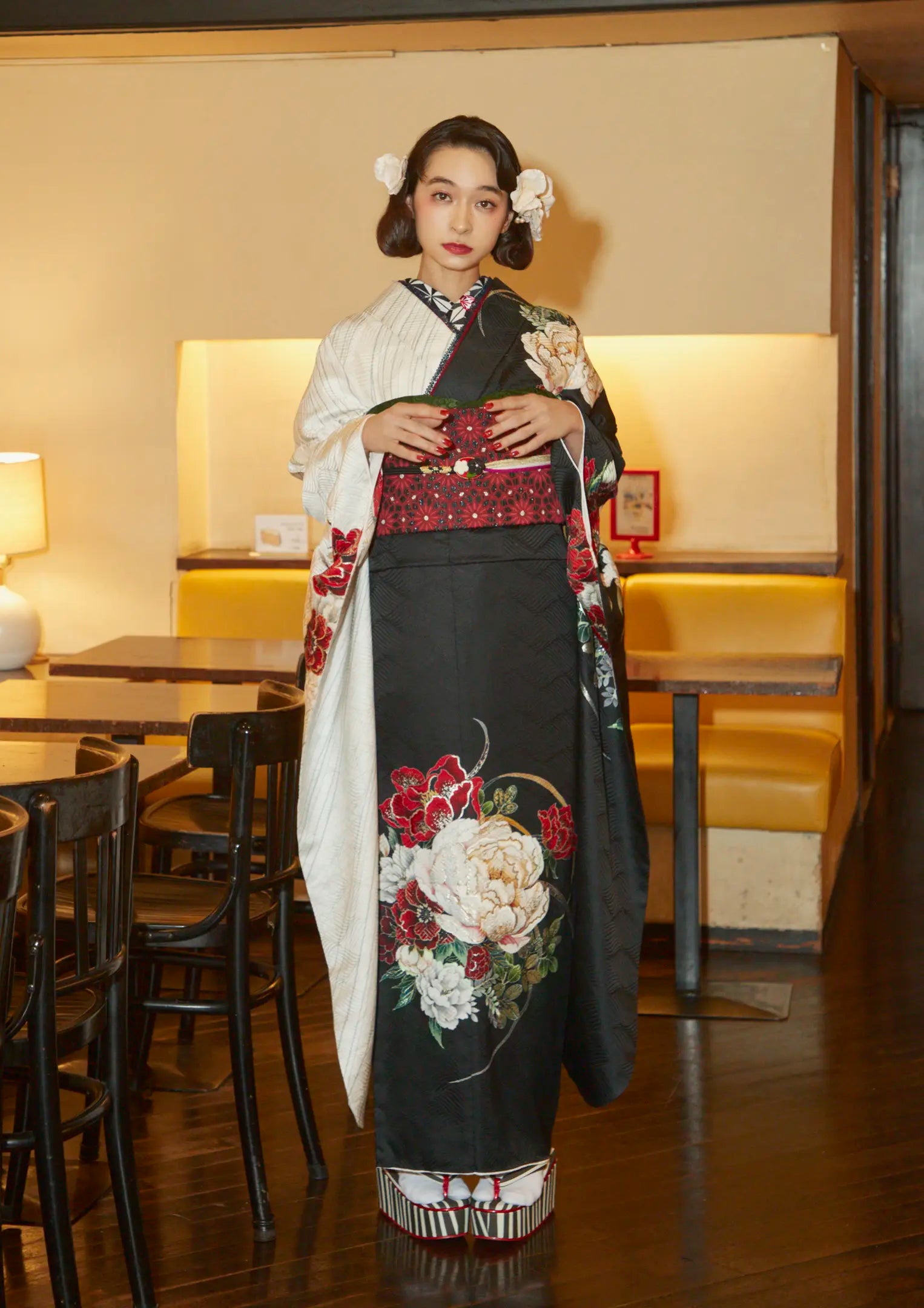 【振袖ネットレンタル：ハイカラ乙女】白と黒のモダンな和洋折衷コーデ/FL-E308