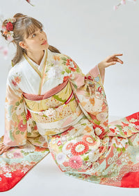 【振袖ネットレンタル：品よく花々を纏って】白地に優美な柄と赤色/FL-E310