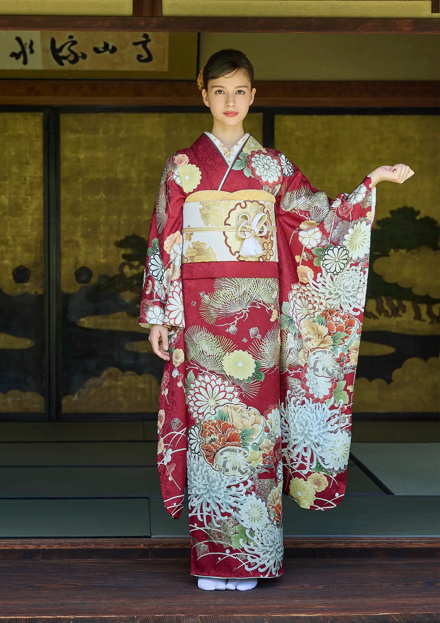 【振袖ネットレンタル：上品で大人びた雰囲気】菊や松、雪輪柄の赤/FL-E315