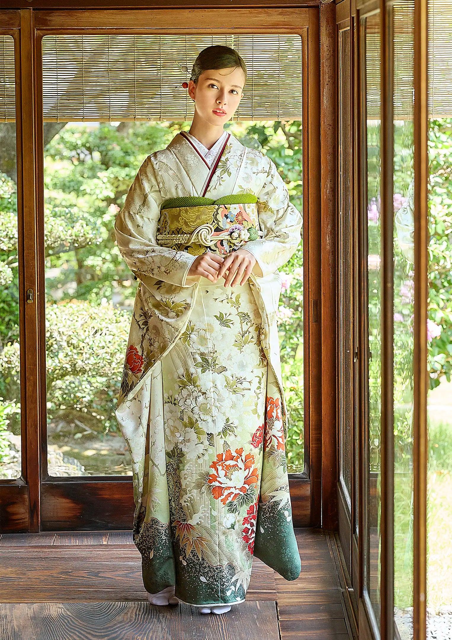 【振袖ネットレンタル：雅やかなクリーム色】淑やかな牡丹や桜を纏って/FL-E316