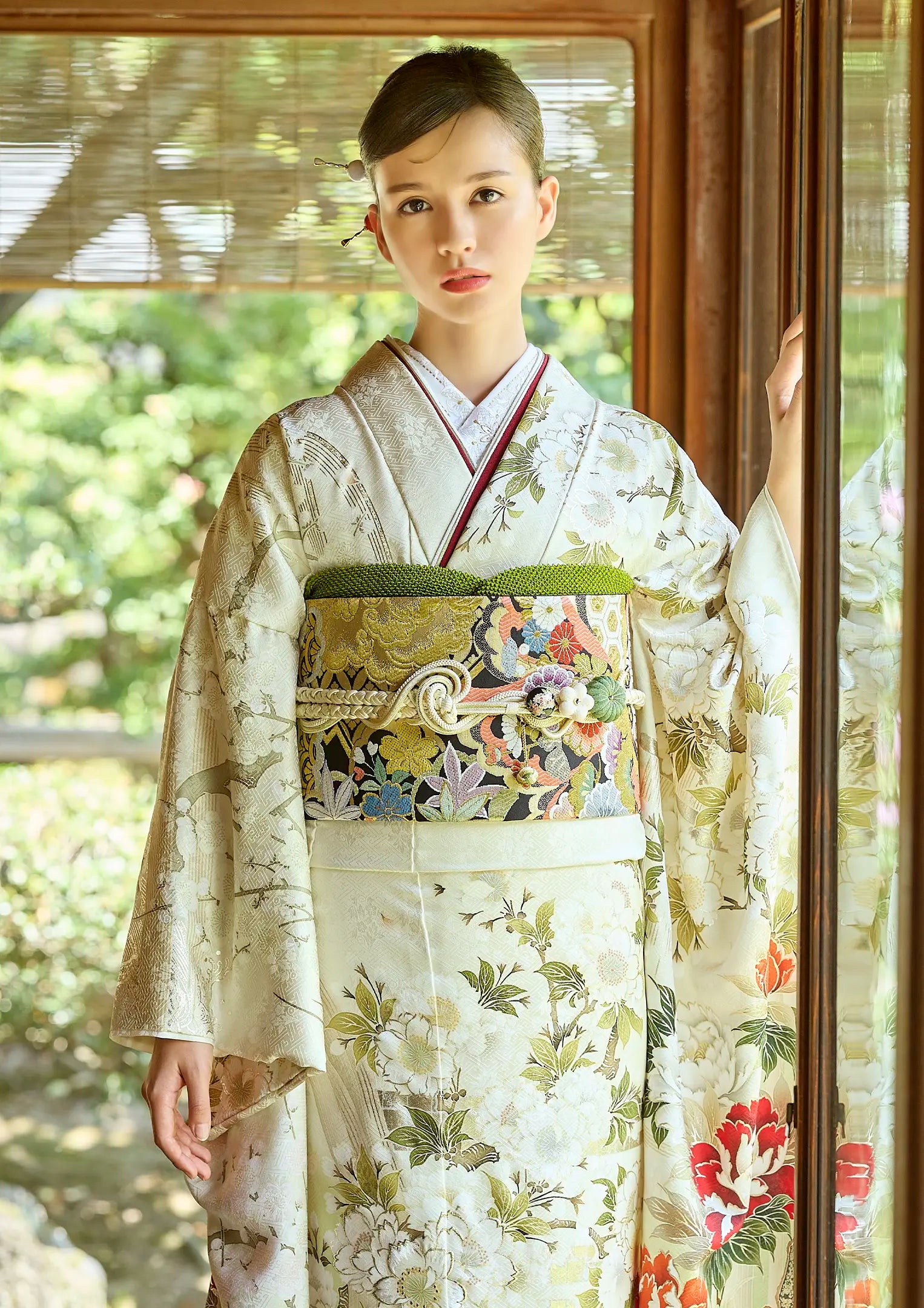 【振袖ネットレンタル：雅やかなクリーム色】淑やかな牡丹や桜を纏って/FL-E316