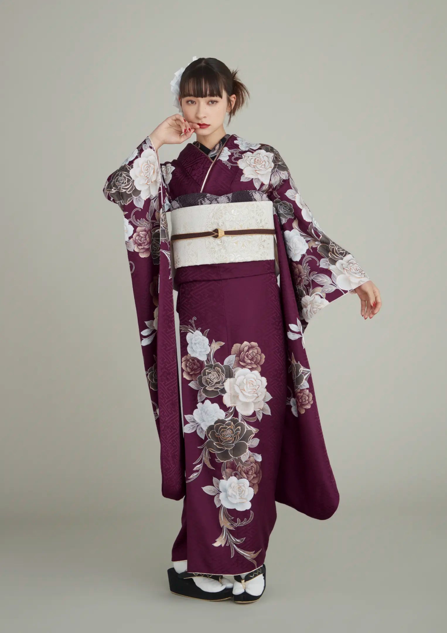 【振袖ネットレンタル：抜け感のあるボルドーをまとう】くすみローズが大人な装い/FL-E317