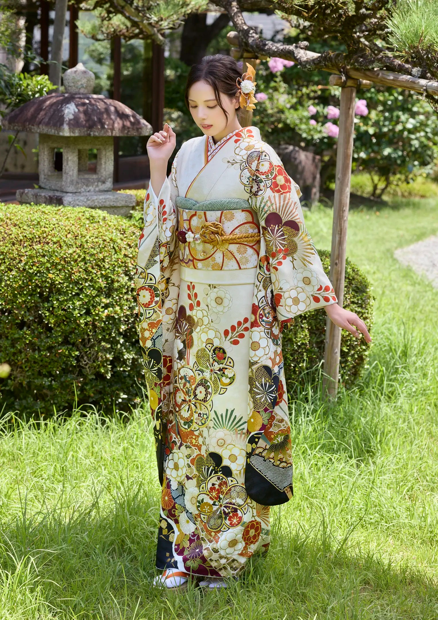 【振袖ネットレンタル：凛とした佇まいと美しさ】梅の花が愛らしい白/FL-E318