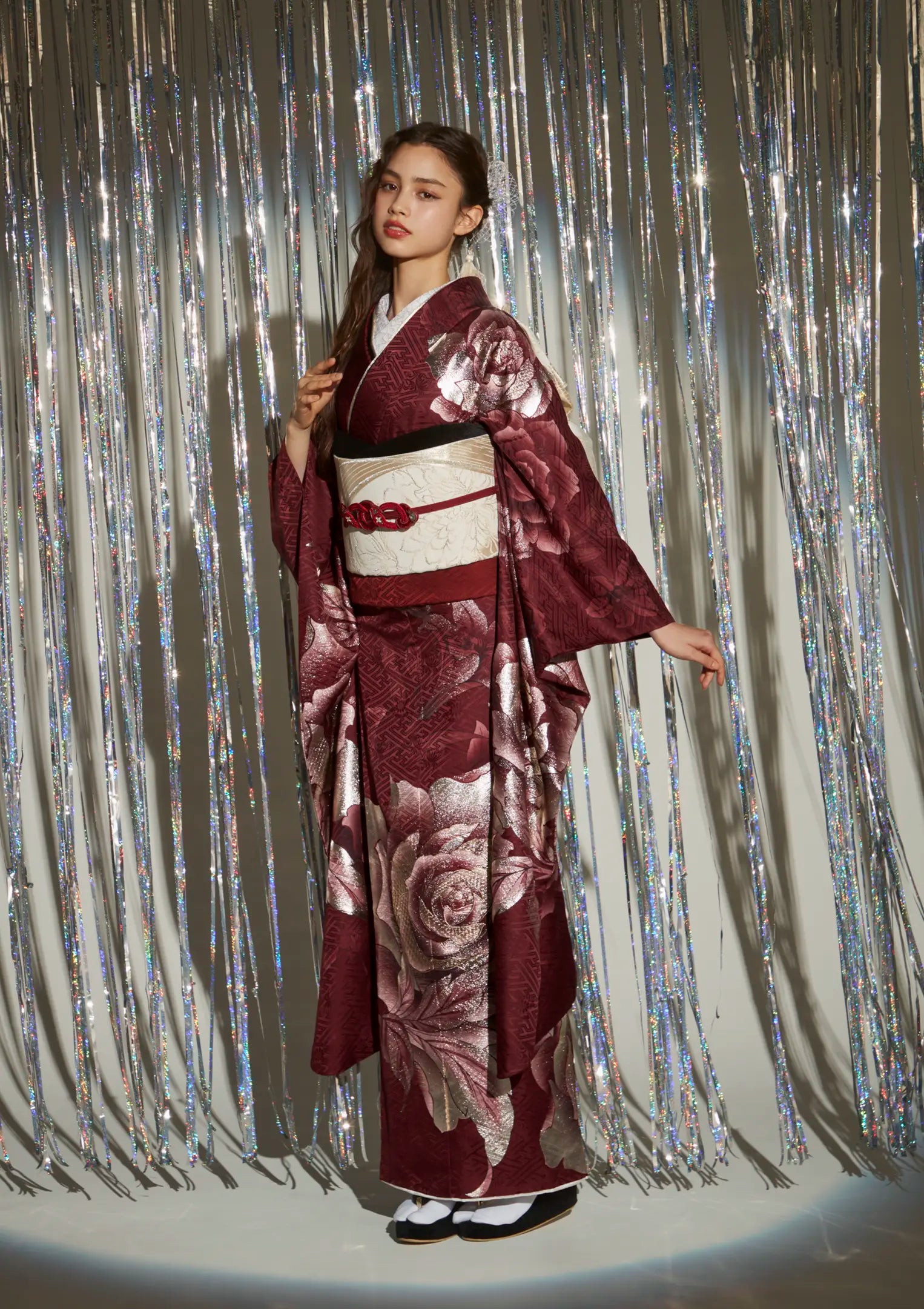 【振袖ネットレンタル：スマートな深紅ローズ】洗練された大人の赤を着こなす/FL-E402