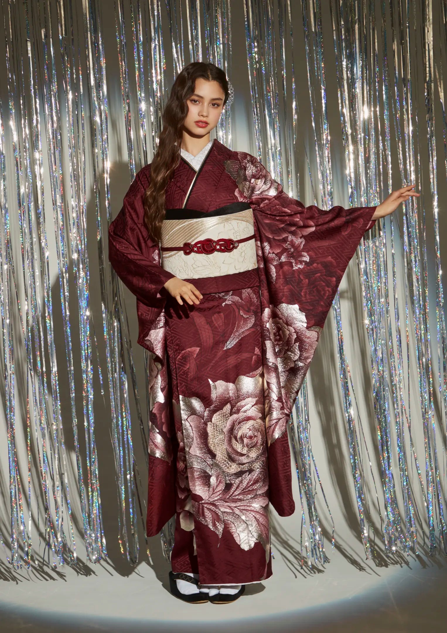 【振袖ネットレンタル：スマートな深紅ローズ】洗練された大人の赤を着こなす/FL-E402