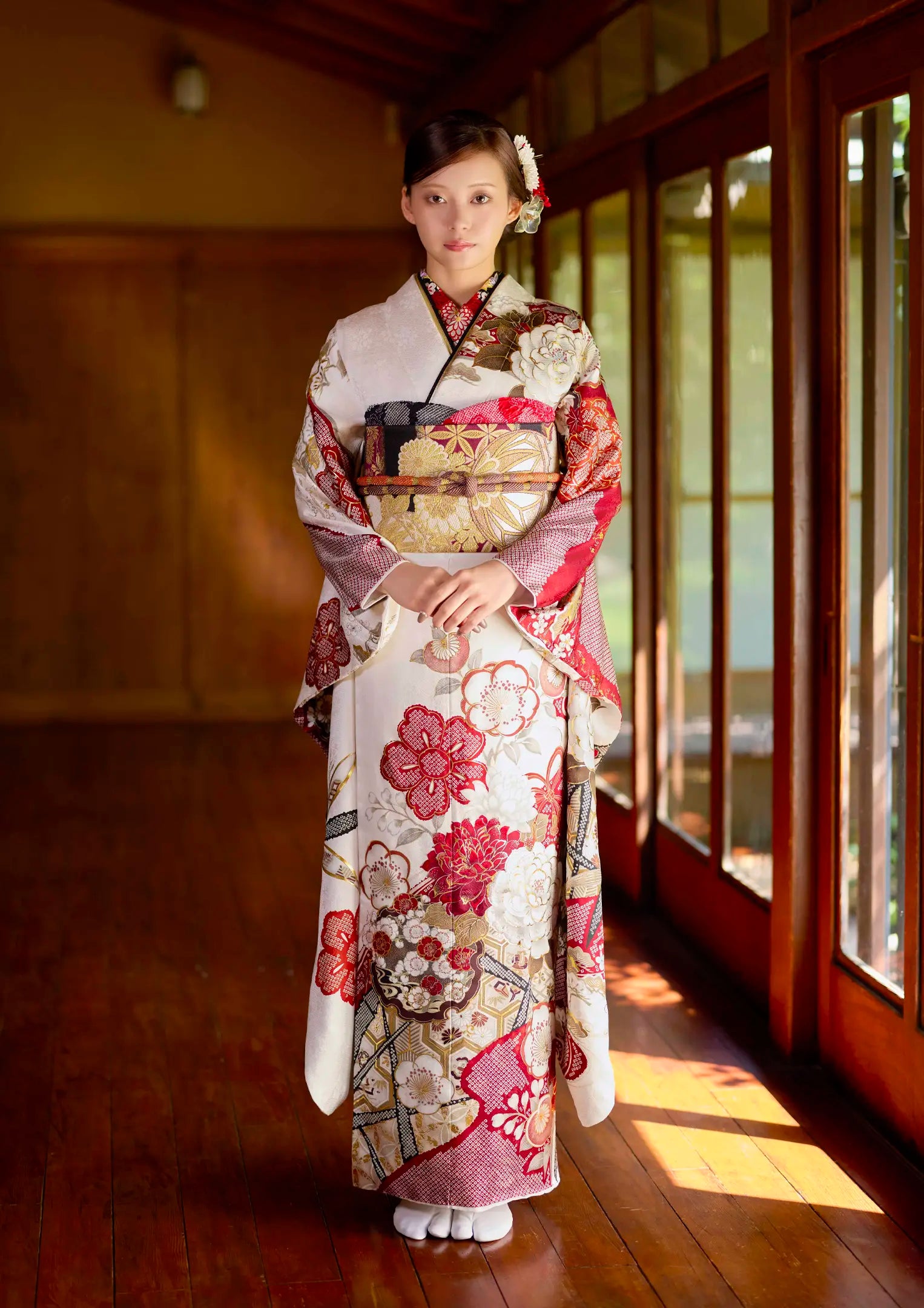 【振袖ネットレンタル】白地に赤で描かれた伝統柄/KH-618