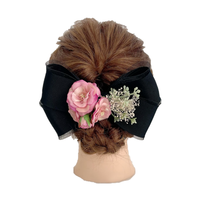 【髪飾り：バレッタ風の黒リボンにピンクの花とドライフラワーを添えて】hair-87