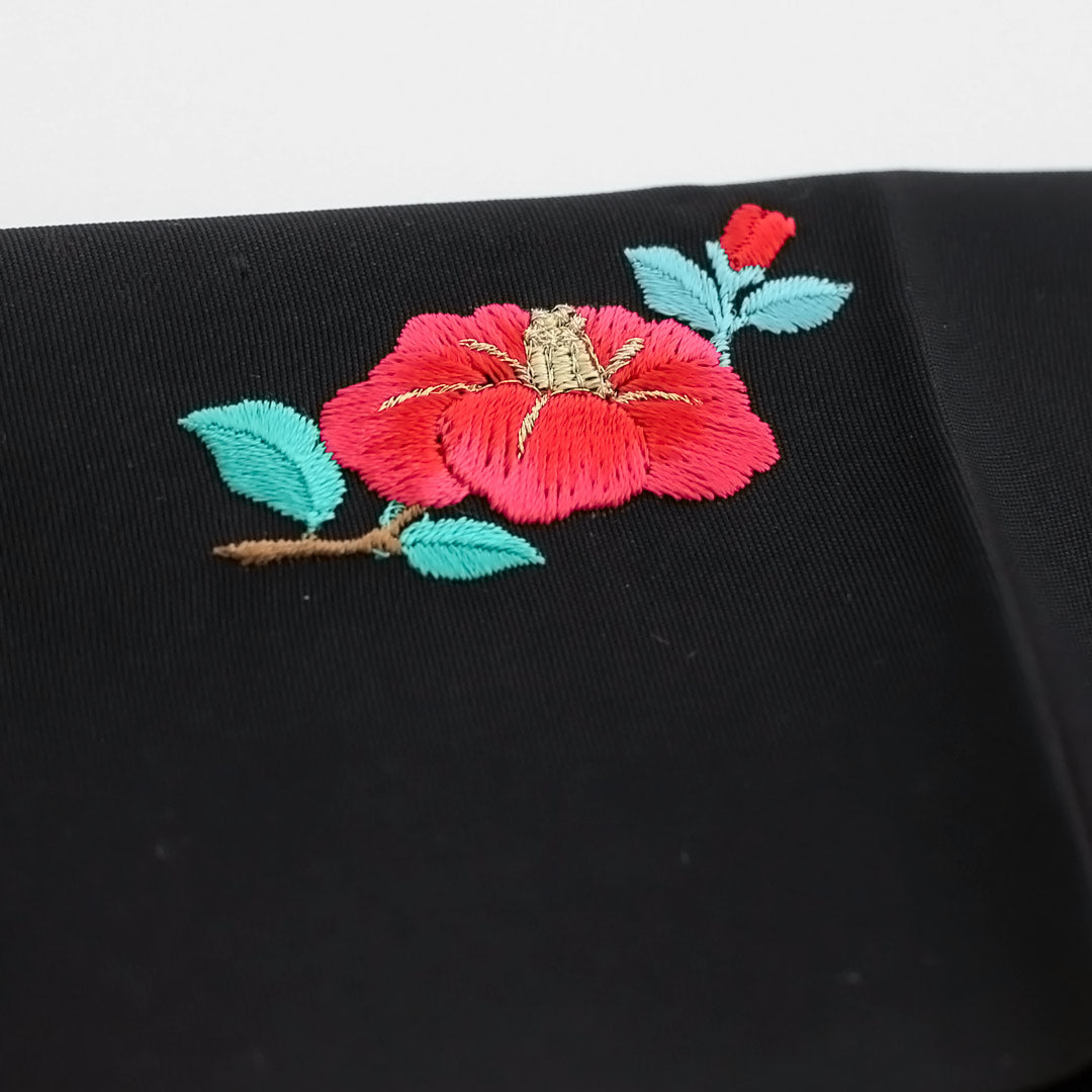 【繍】　★ 民俗 黒緞地団寿花卉紋繍片 ★　清代　蝙蝠 牡丹 刺繍文様　明清織繍 繍】 ☆ 民俗 黒緞地団寿花卉紋繍片 ☆ 清代 蝙蝠 牡丹 刺繍文様