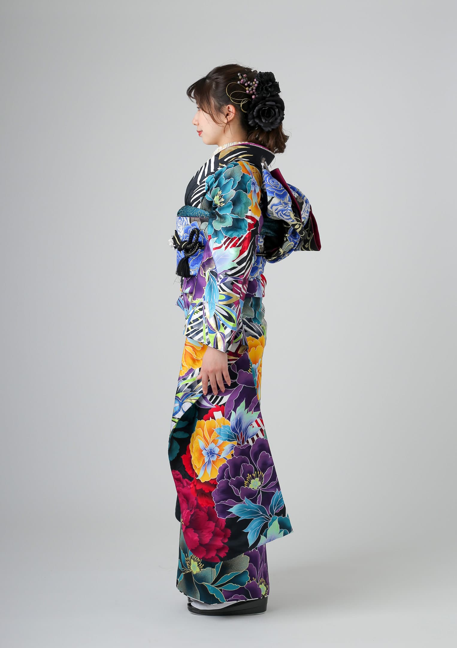 振袖ネットレンタル：黒地に華】青や紫の色彩がエキゾチック/KH-330