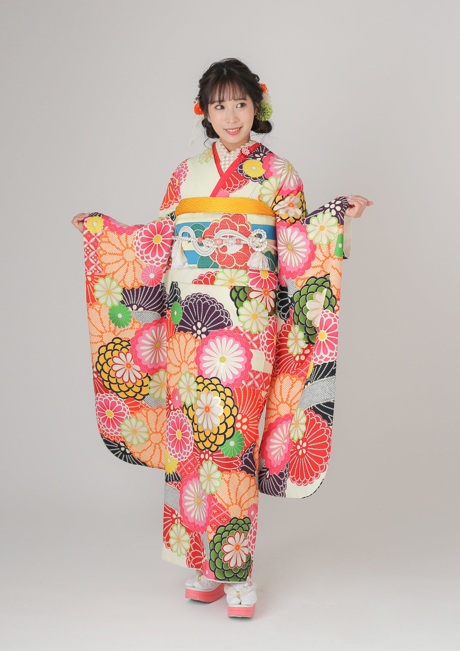 蝶と花模様の着物　ピンク系 蝶と花模様の着物 ピンク系 着物・浴衣