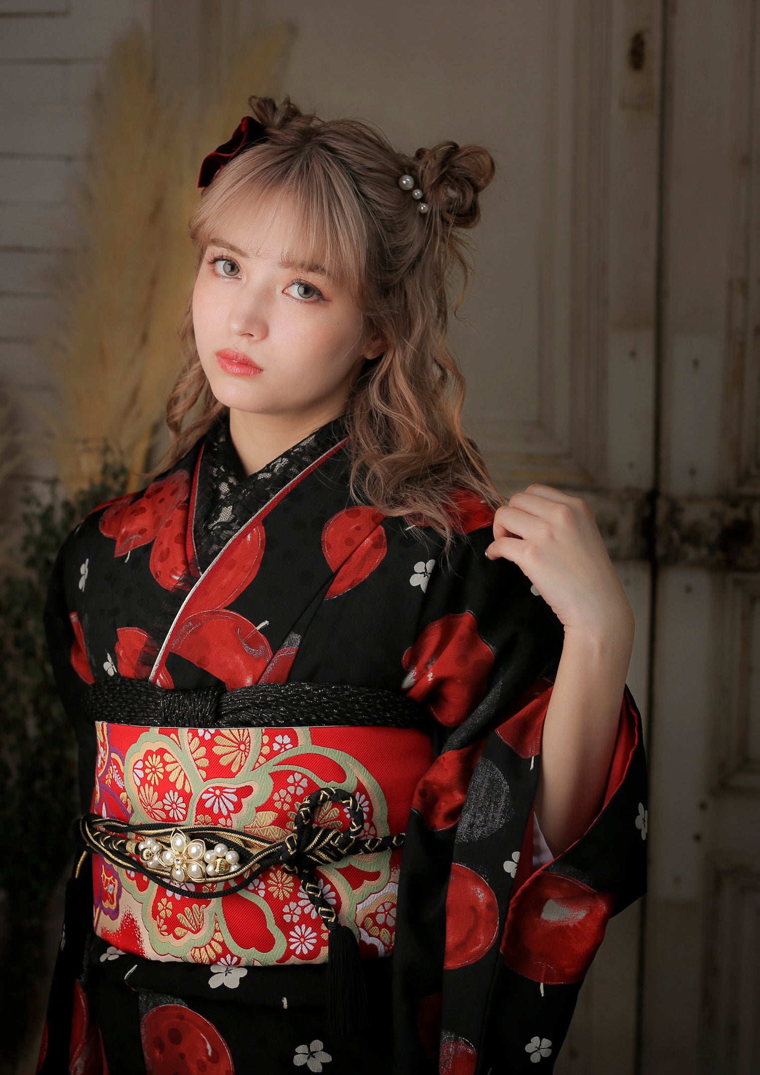 振袖ネットレンタル：黒に真っ赤なリンゴ】リボンとヘッドドレスでお人形さんに3rd/KH-281 – kimono-hearts-onlinestore