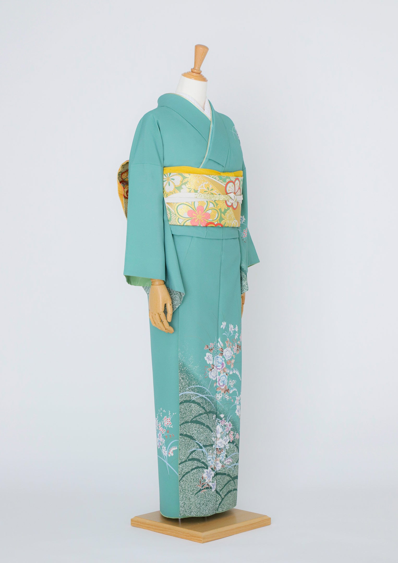 青蘭　　着物女性 訪問着レンタル：青磁色と鈴蘭】浅い青緑色で爽やかに D-LL2 – kimono