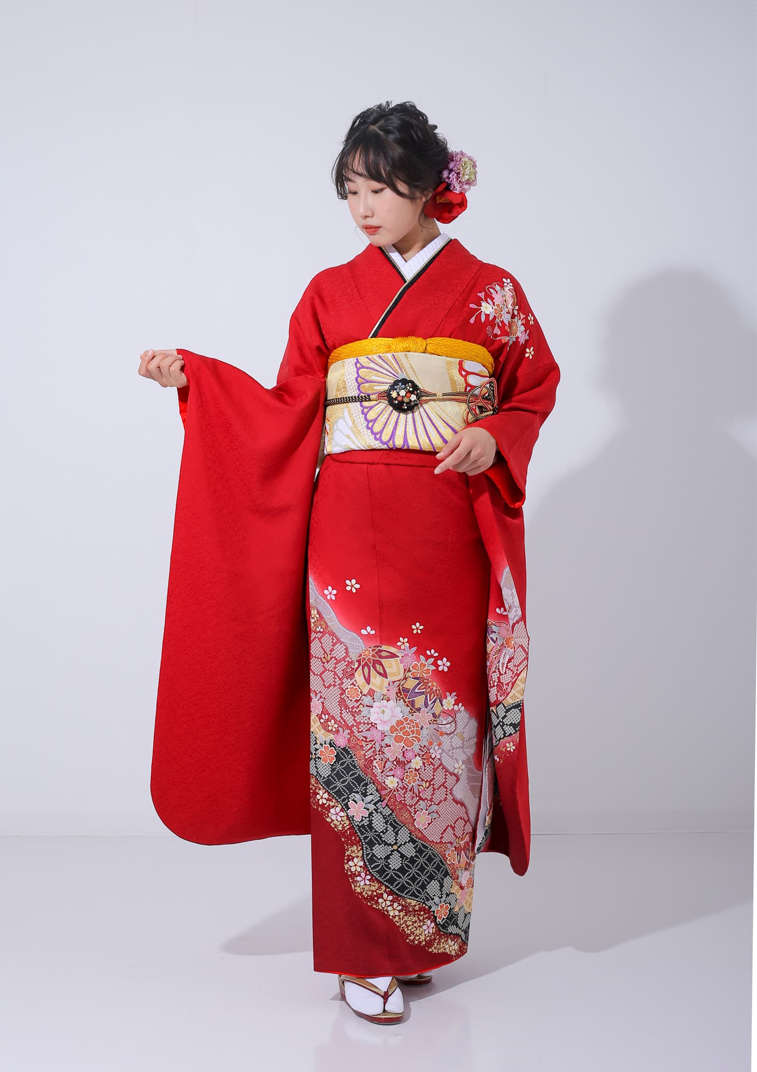 短期振袖ネットレンタル：伝統古典】赤地に鞠と流水/C-005 – kimono