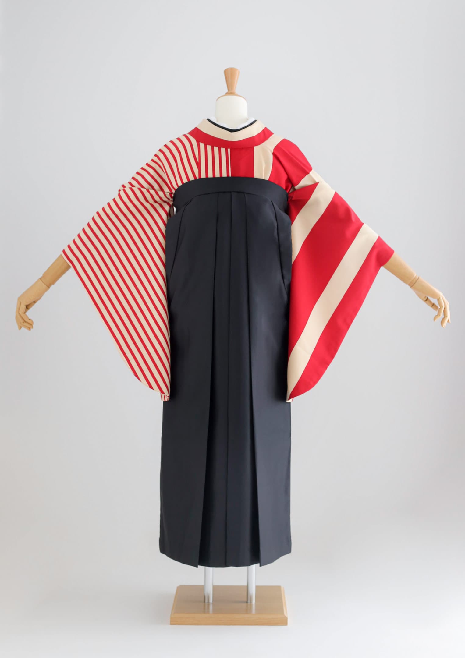 マーガレット柄　袴　即発送可能 袴ネットレンタル：シンプル赤ストライプ】レトロな雰囲気