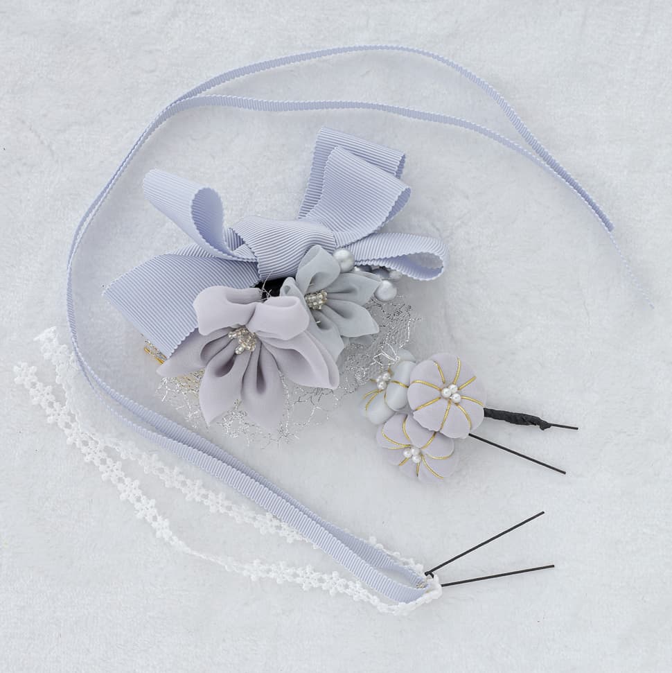 髪飾り販売：成人式・卒業式に！くすみ水色の花に編み込みにもピッタリ