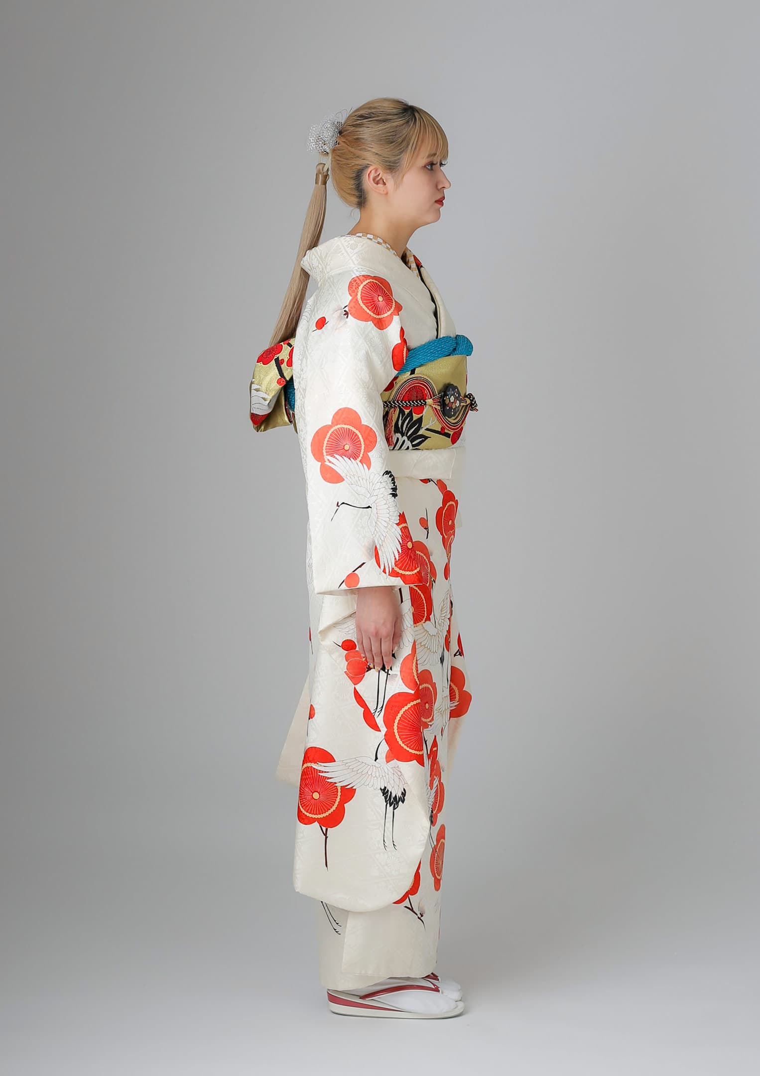 振袖ネットレンタル：紅白の梅】赤と白に鶴がデザインされた和