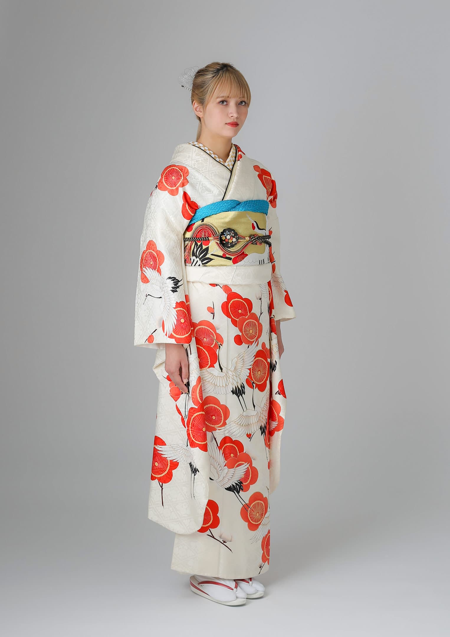 振袖ネットレンタル：紅白の梅】赤と白に鶴がデザインされた和モダン