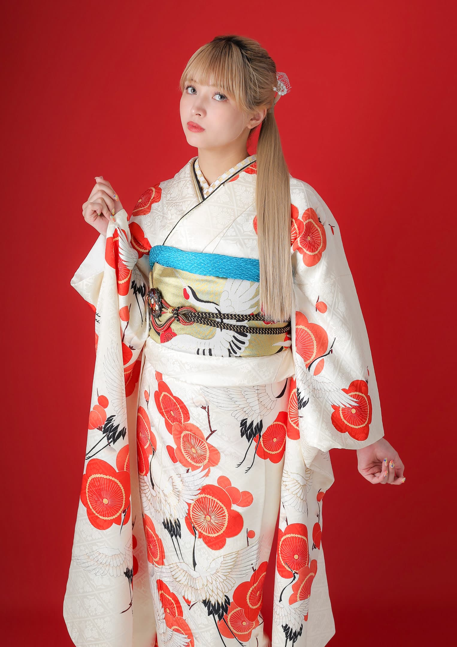 振袖ネットレンタル：紅白の梅】赤と白に鶴がデザインされた和モダン
