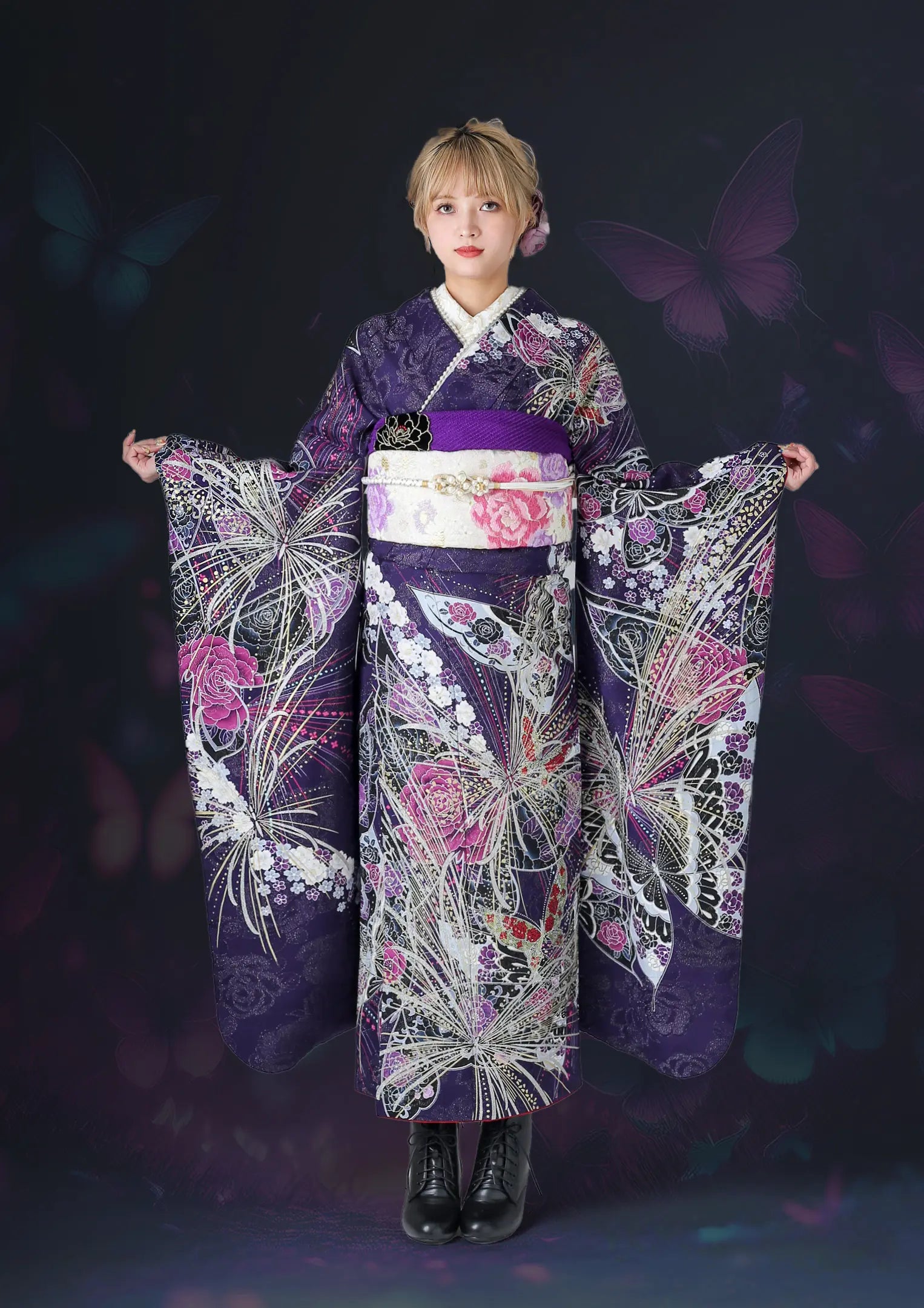 【振袖ネットレンタル：ゴシック】キラキラとした紫にビジューをあしらったはばたく蝶/C-055