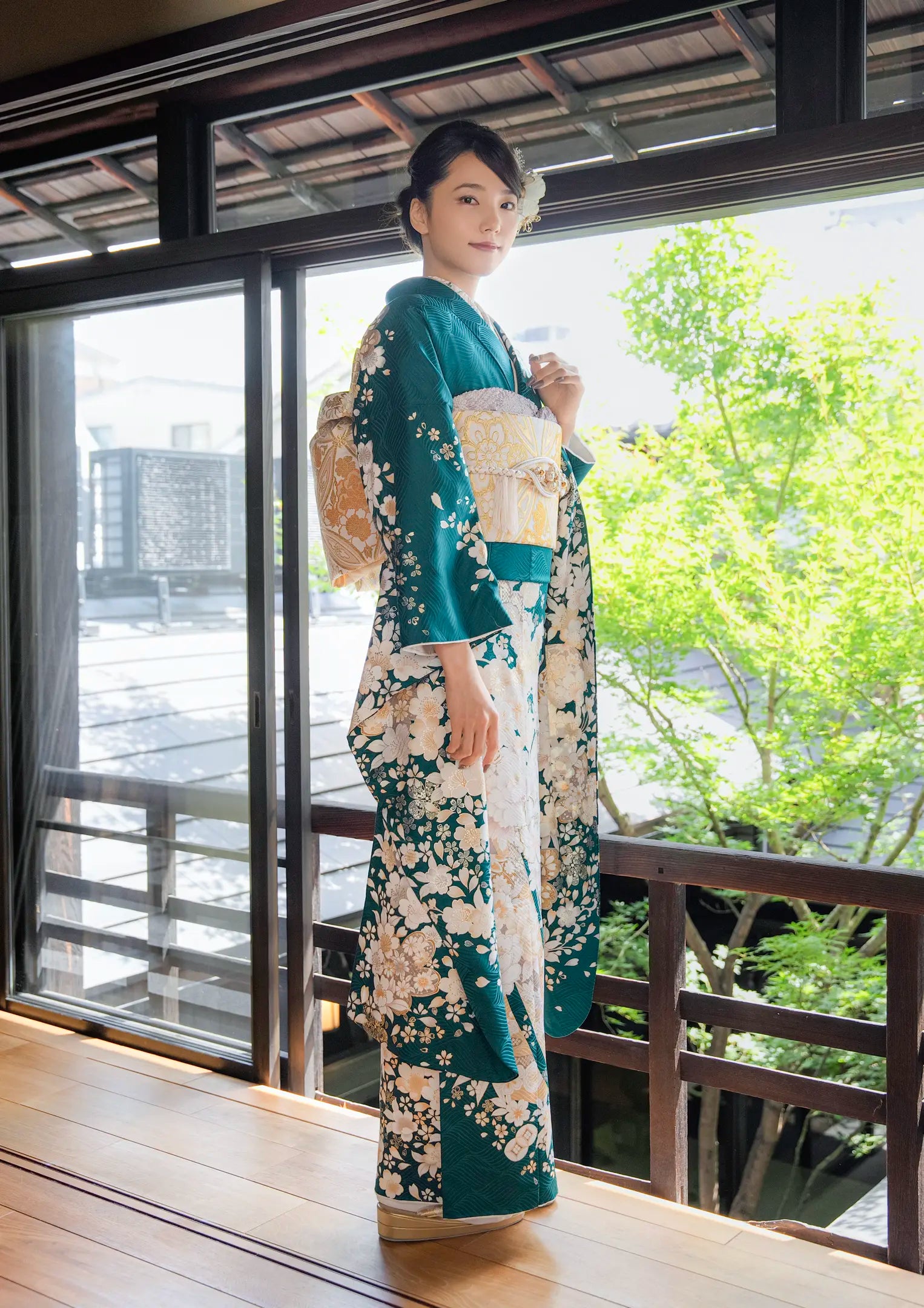 ☆中古品☆振袖 単品 正絹 黒系花模様B級品ヤケ有り振袖 ☆中古品