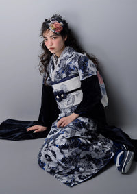 【振袖ネットレンタル：ネイビー花影振袖】ジャガード風のキラめき振袖/KH-526