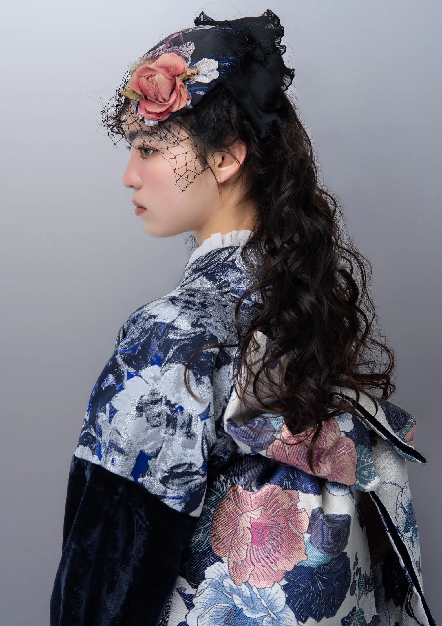 【振袖ネットレンタル：ネイビー花影振袖】ジャガード風のキラめき振袖/KH-526