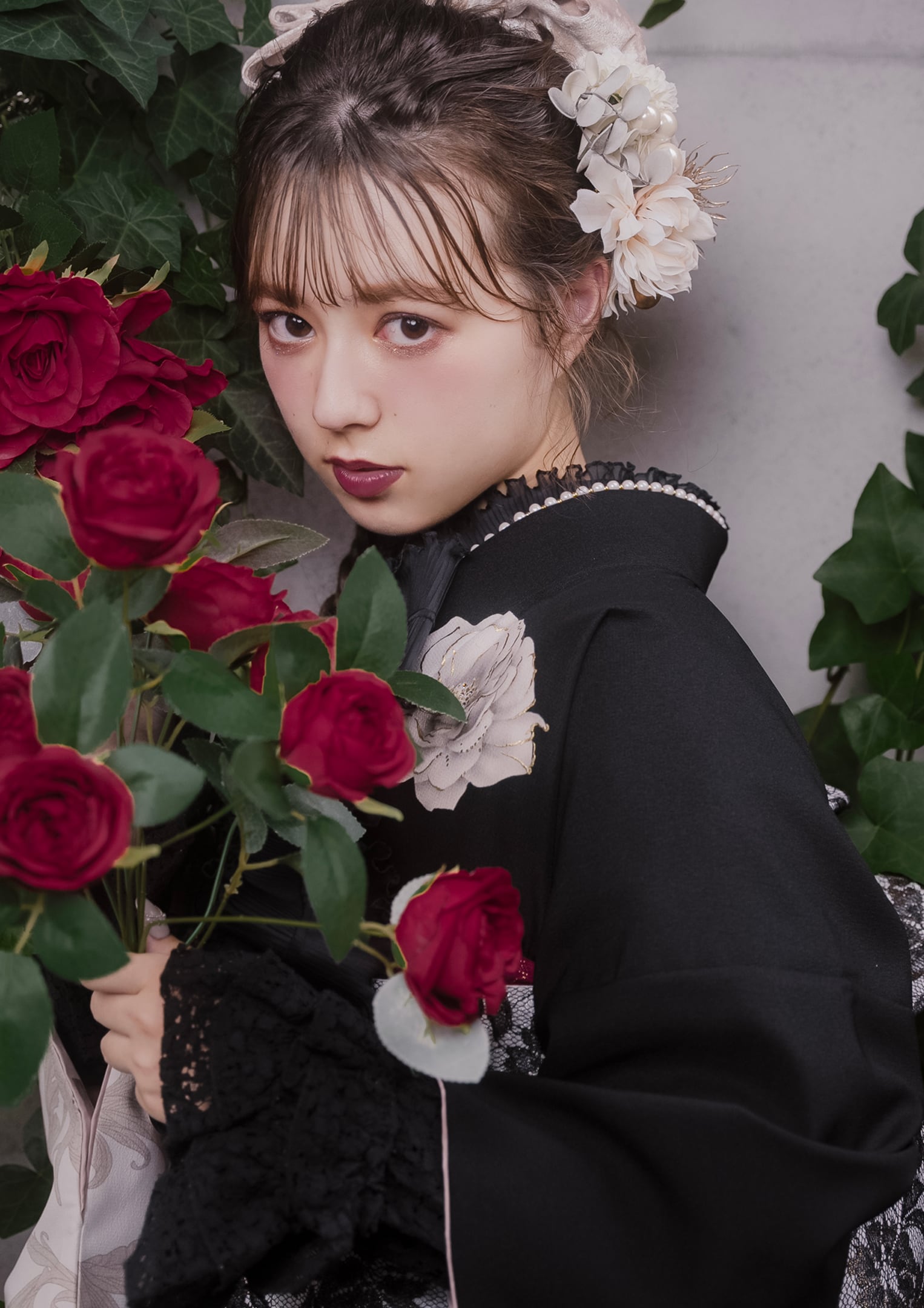 振袖ネットレンタル：ゴシックなバイカラー】シンプルだからこそリボン