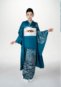 【振袖ネットレンタル：青緑の龍と凛とした立ち姿】まとめ髪で艶っぽく仕上げて/KH-573