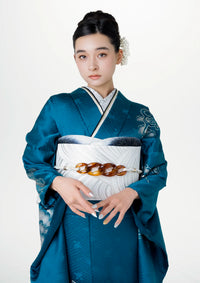 【振袖ネットレンタル：青緑の龍と凛とした立ち姿】まとめ髪で艶っぽく仕上げて/KH-573