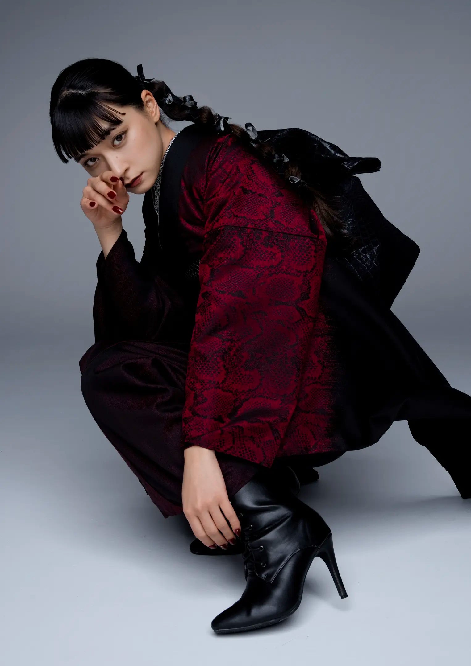 【振袖ネットレンタル：赤黒パイソン】クールで都会的/KH-586