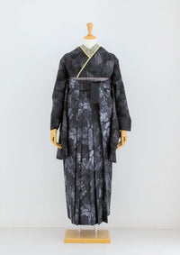 【袴ネットレンタル：黒の花柄セットアップ】ローリーズファームの袴/NLN-61