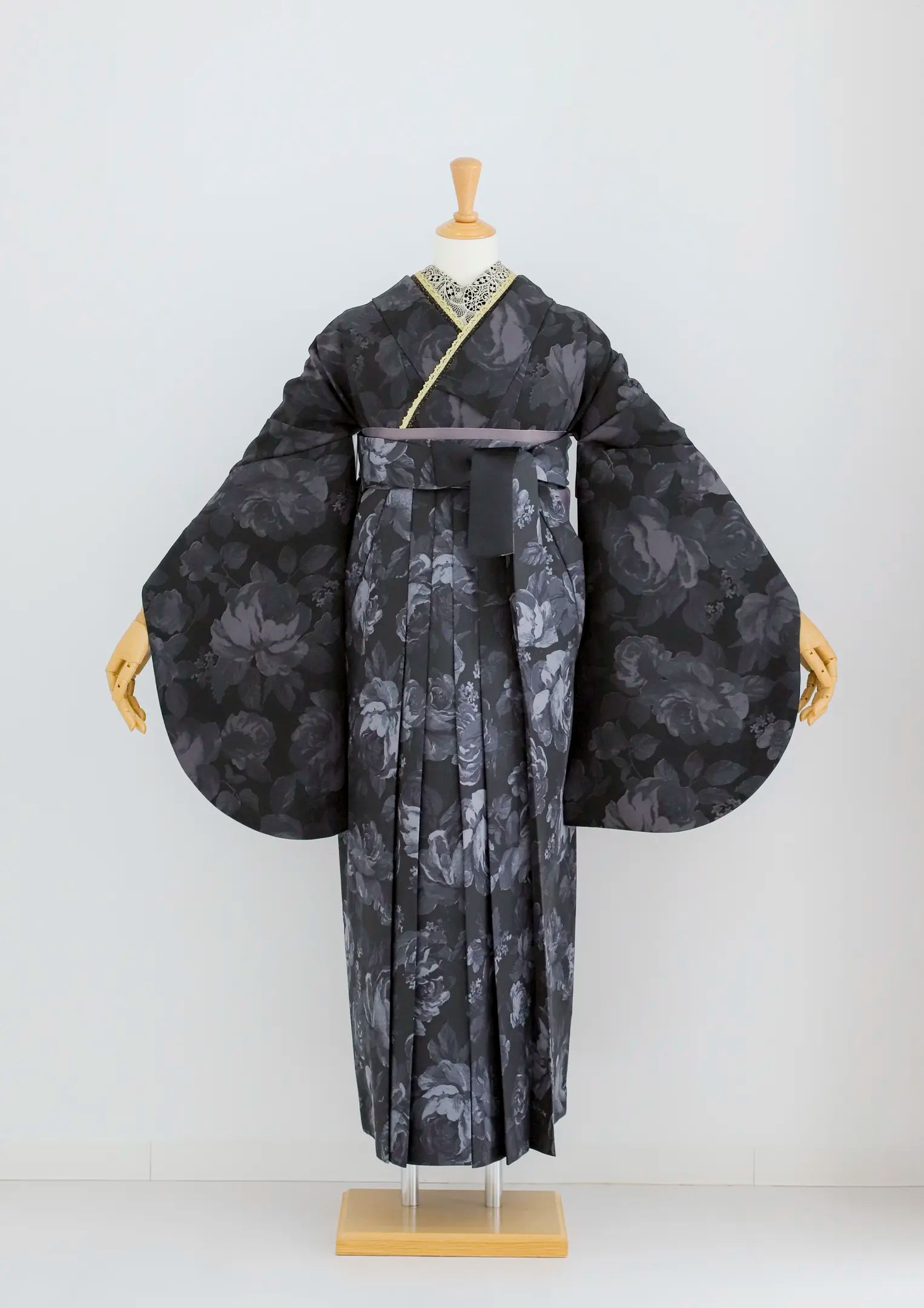 【袴ネットレンタル：黒の花柄セットアップ】ローリーズファームの袴/NLN-61
