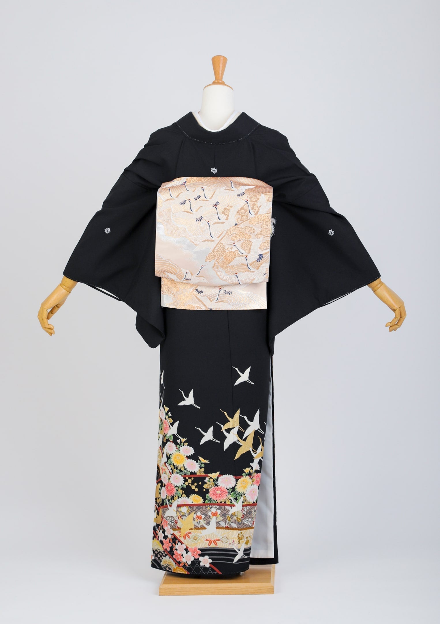 ★ まりあんです★ 黒留袖　鳥模様　刺繍　NO44 黒留袖レンタル：鶴に祝い花】T-L3 – kimono-hearts-onlinestore