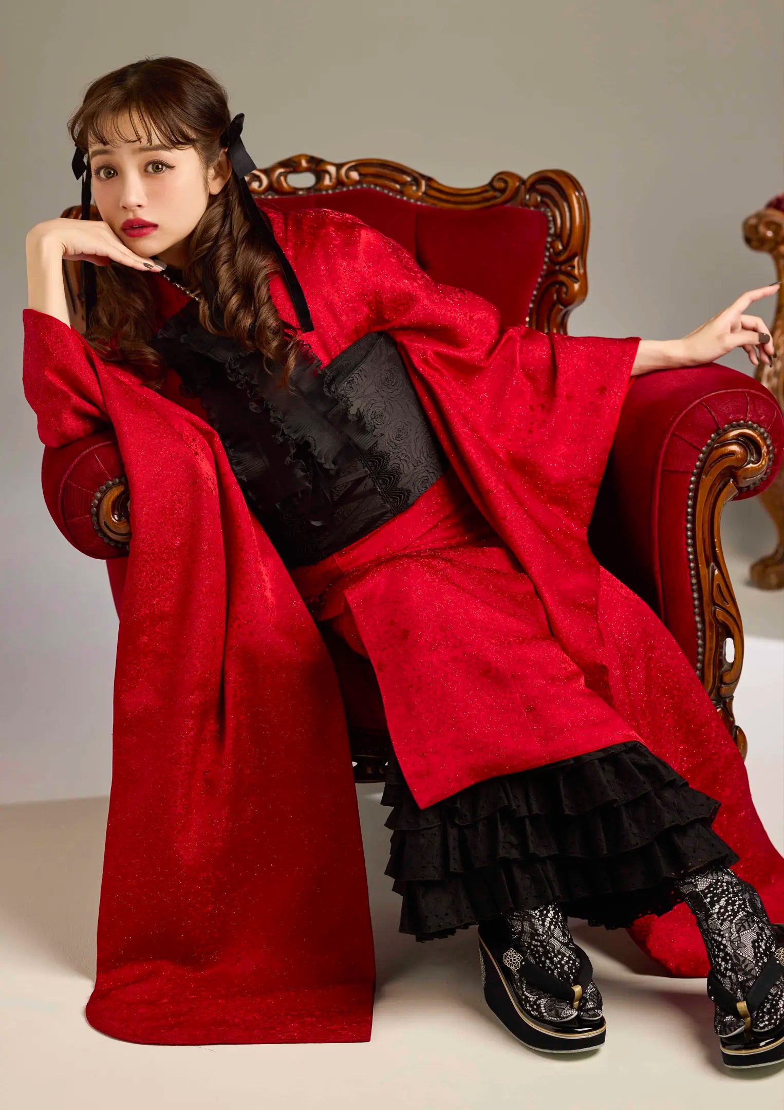 【振袖ネットレンタル：赤の無地】シンプルだからこそレースやリボンの映える洋風コーデ/KH-252