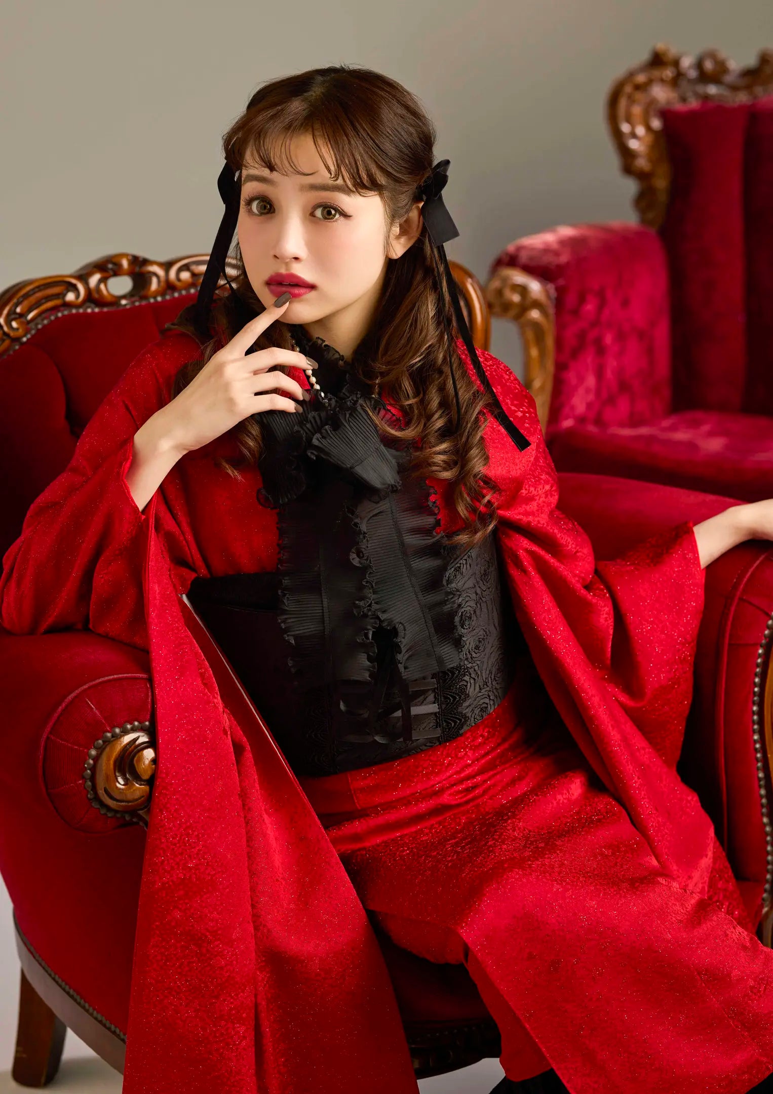 【振袖ネットレンタル：赤の無地】シンプルだからこそレースやリボンの映える洋風コーデ/KH-252